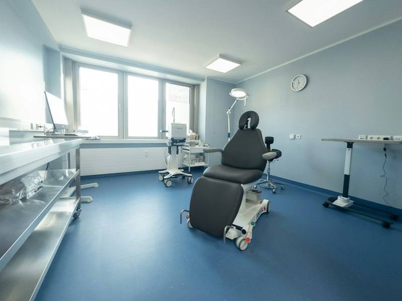Behandlungsraum mit Behandlungsstuhl