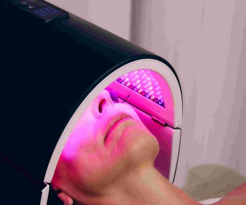 LED-Lichtmaske in Anwendung